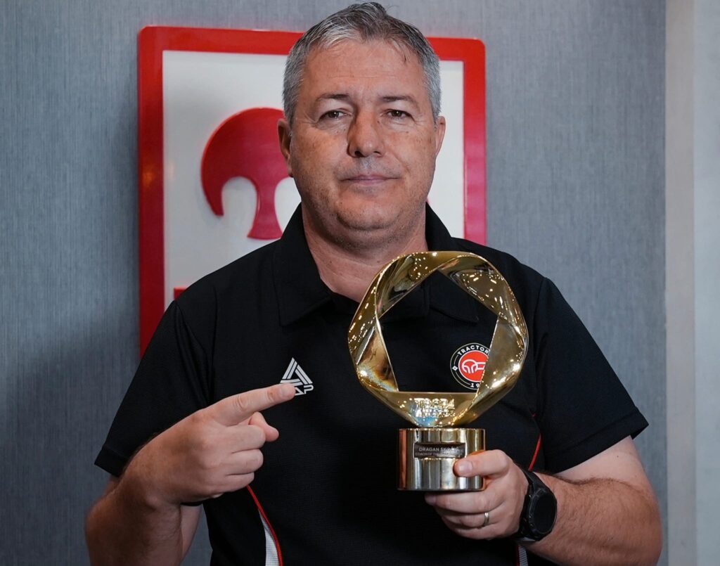 Skocic: Honored to be named Coach of the Season in Iran by Varzesh 3
